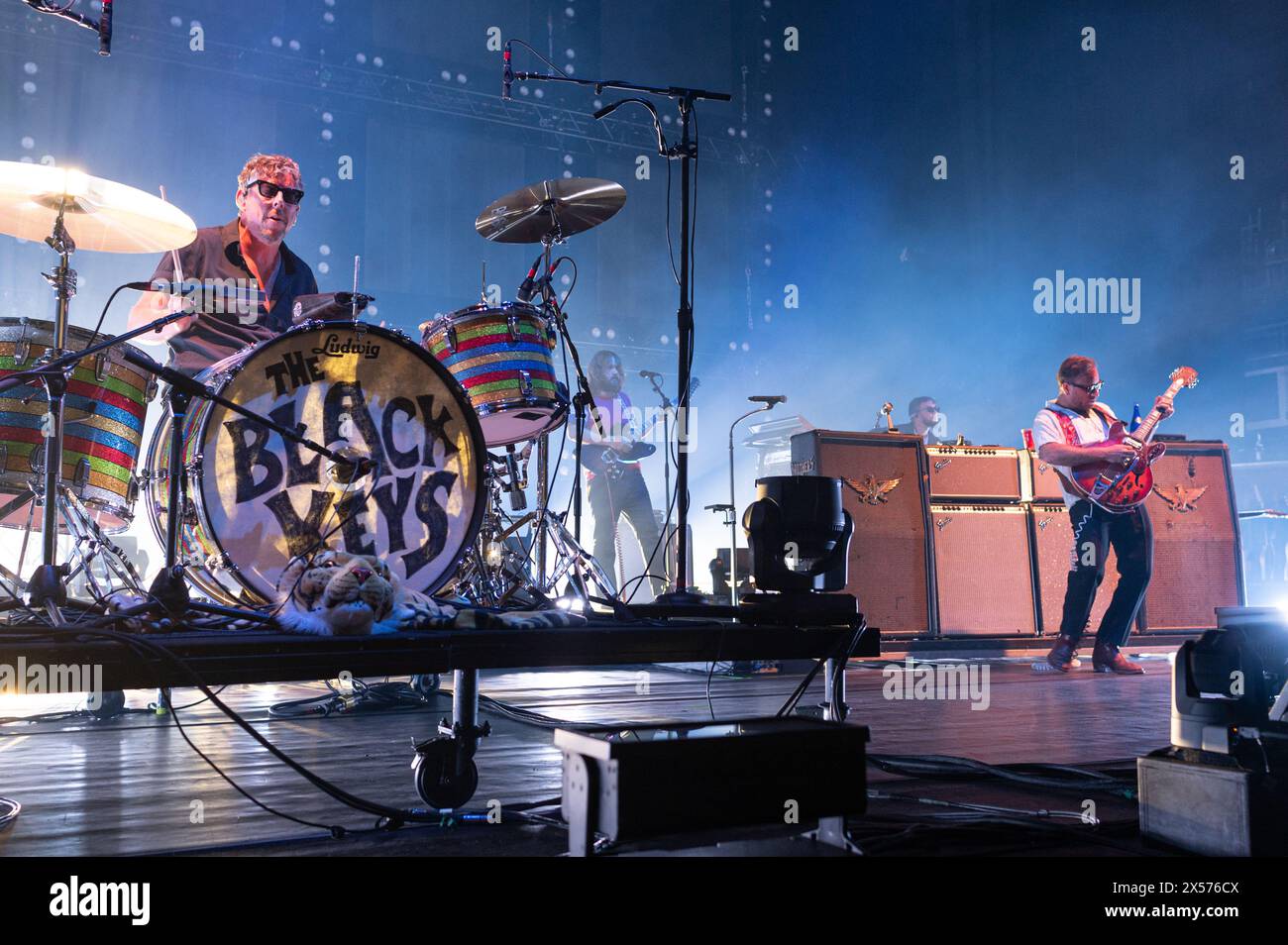 Dan Auerbach et Patrick Carney des Black Keys sur scène à l'O2 Academy Brixton, Londres. Crédit : John Barry/Alamy Live News Banque D'Images Dan Auerbach et Patrick Carney des Black Keys sur scène à l'O2 Academy Brixton, Londres. Crédit : John Barry/Alamy Live News Banque D'Images