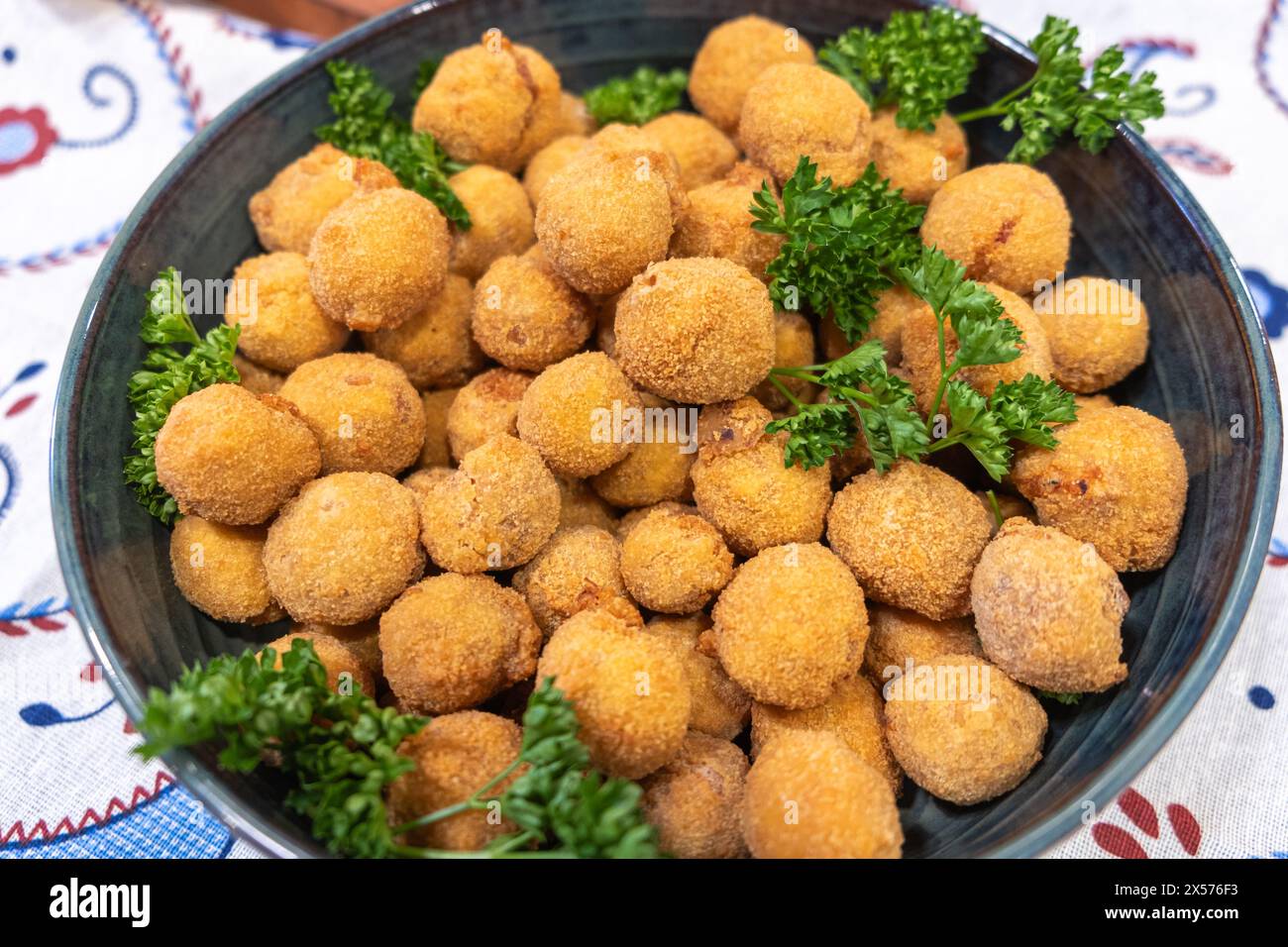 croquette traditionnelle portugaise de morue frite croquette, bolinhos de bacalhau Banque D'Images