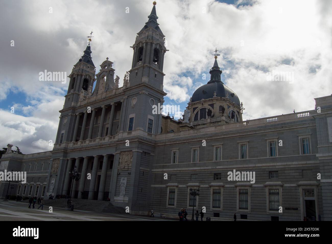 Explorez Madrid, la capitale animée de l'Espagne, connue pour ses magnifiques monuments et ses parcs luxuriants. Banque D'Images