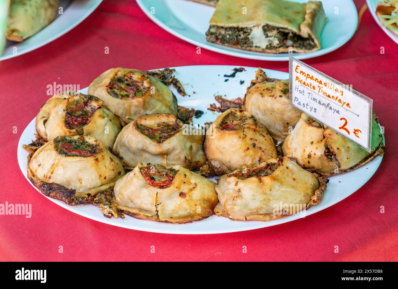 Pâtisseries locales au marché du dimanche, Teguise, Lanzarote, îles Canaries, Espagne Banque D'Images