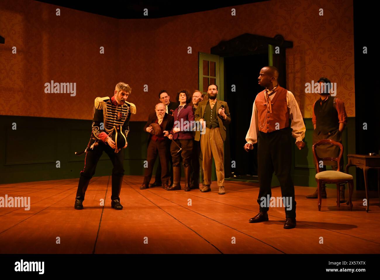 Une comédie sur les hypocrites, les hystériques et les hustlers. Avec Kiell Smith-Bynoe (BBC’s Ghosts, taskmaster), Dan Skinner (Shooting Stars’Angelous Epithemiou), Martha Howe-Douglas (horrible Histories, BBC’s Ghosts) et Dan Starkey (Doctor Who), le chef-d’œuvre satirique de Nikolai Gogol est réinventé au Marylebone Theatre primé ce printemps. Par Nikolai Gogol adapté et réalisé par Patrick Myles . Du 3 mai au 15 juin 2024 ... Banque D'Images