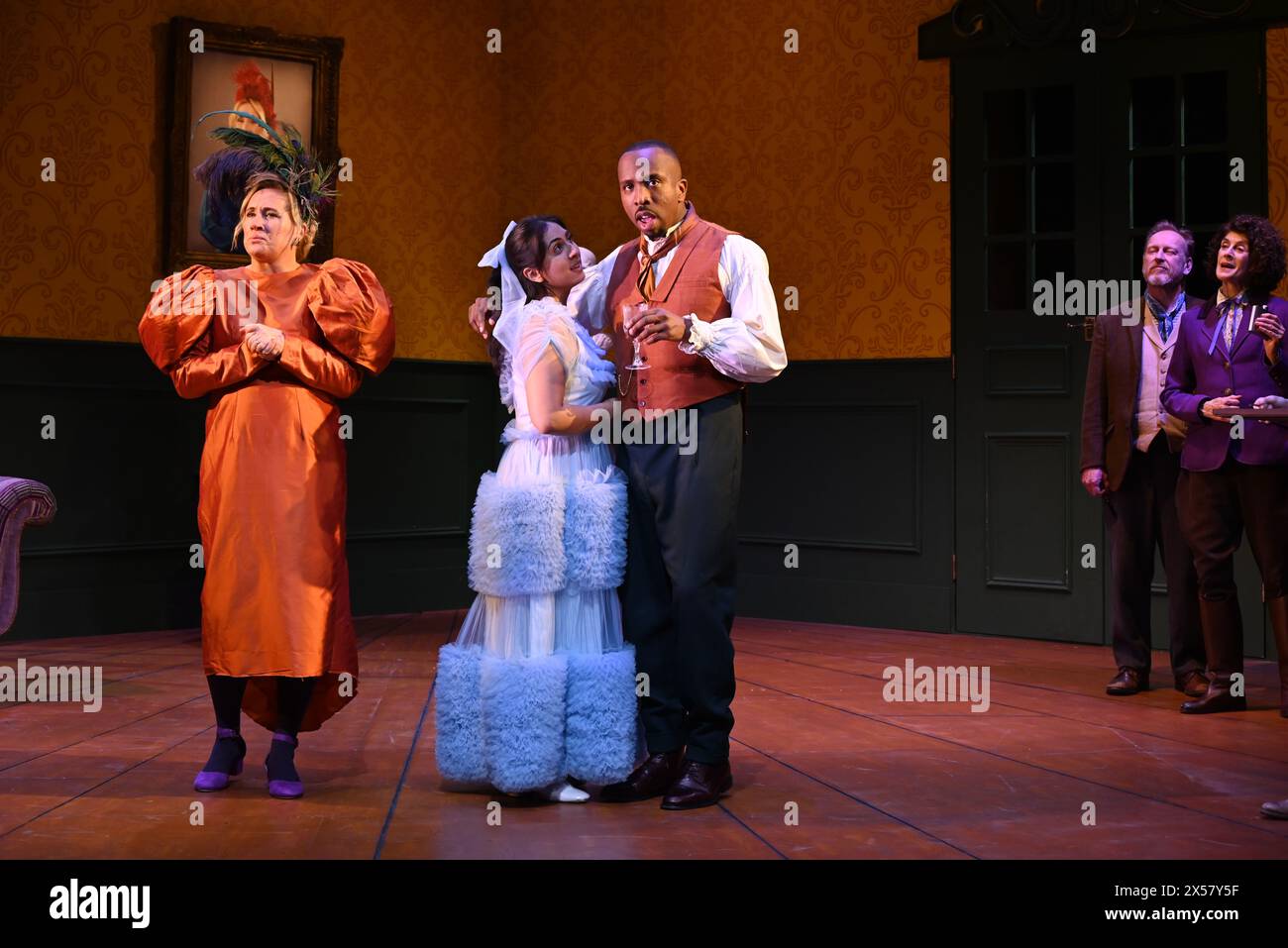 Une comédie sur les hypocrites, les hystériques et les hustlers. Avec Kiell Smith-Bynoe (BBC’s Ghosts, taskmaster), Dan Skinner (Shooting Stars’Angelous Epithemiou), Martha Howe-Douglas (horrible Histories, BBC’s Ghosts) et Dan Starkey (Doctor Who), le chef-d’œuvre satirique de Nikolai Gogol est réinventé au Marylebone Theatre primé ce printemps. Par Nikolai Gogol adapté et réalisé par Patrick Myles . Du 3 mai au 15 juin 2024 ... Banque D'Images