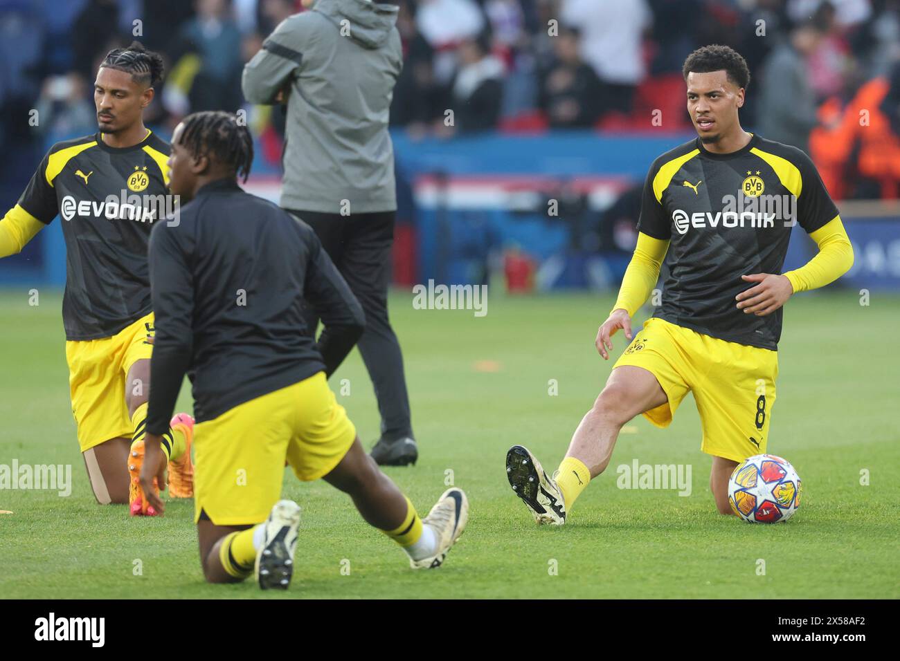 Paris, France. 07 mai 2024. © Sebastien Muylaert/MAXPPP - Paris 07/05/2024 Felix Nmecha du Borussia Dortmund se prépare pour la demi-finale de la Ligue des champions de l'UEFA qui oppose le Paris Saint-Germain et le Borussia Dortmund au Parc des Princes à Paris, France. 07.05.2024 crédit : MAXPPP/Alamy Live News Banque D'Images