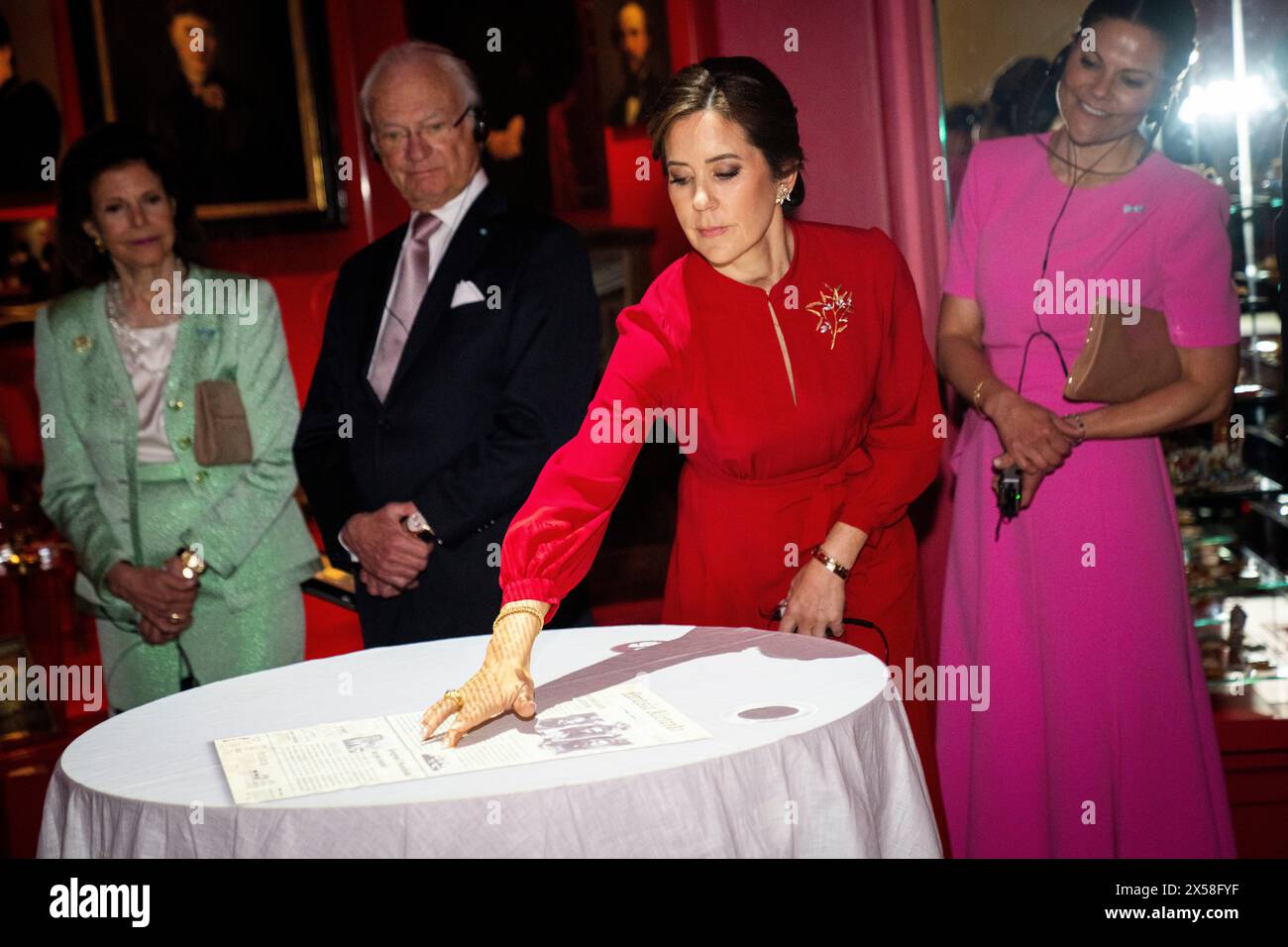 La Reine Silvia, le Roi Carl XVI Gustaf, la Reine Marie et la Princesse Victoria lors d'une visite au Musée nordique de Stockholm, le mardi 7 mai 2024. Au Musée nordique, le couple royal participe à une visite de l'exposition 'Nordbo', qui raconte les gens et la vie dans les pays nordiques au cours des 500 dernières années. Le couple royal plante par la suite un pommier de Graasten. Lundi et mardi, le couple royal danois effectue sa première visite d’État en Suède. Lors de la visite d’Etat, le couple royal rencontrera entre autres des astronautes danois et suédois, visitera la station de la flotte Berga Banque D'Images