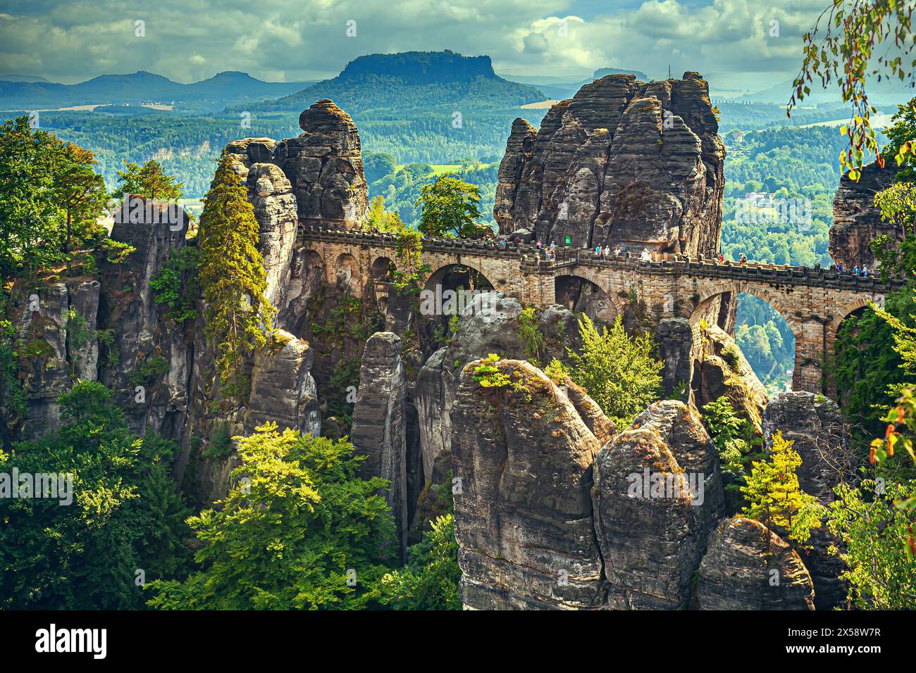 DRESDE, SAXE, ALLEMAGNE - VERS AOÛT 2018 : le paysage urbain de la ville de Dresde et de ses environs, Allemagne. Banque D'Images