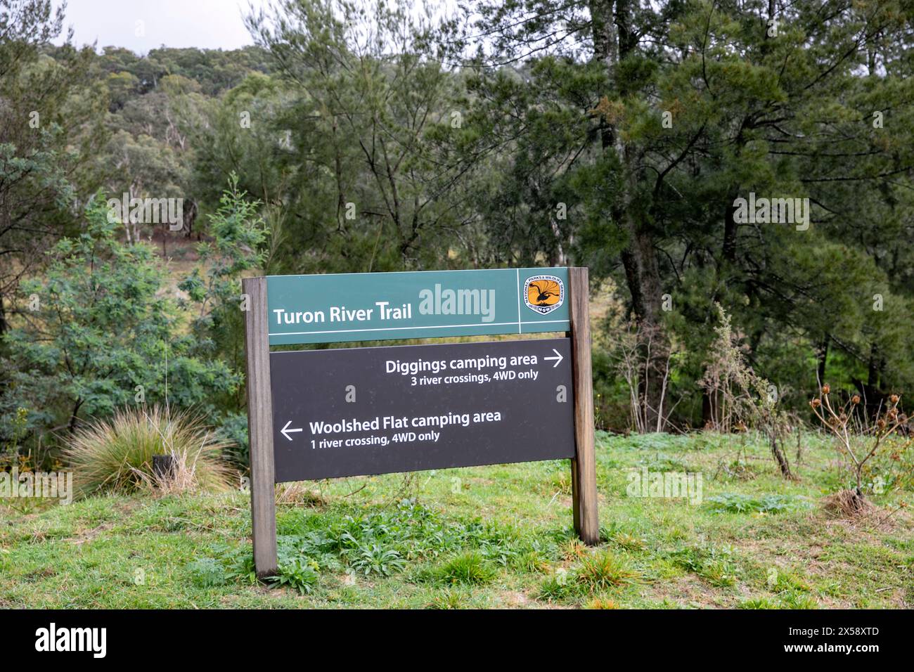 Turon National Park, National Parks and Wildlife panneau indiquant les directions du camping et le nombre de traversées de rivière à traverser, Nouvelle-Galles du Sud, Australie Banque D'Images