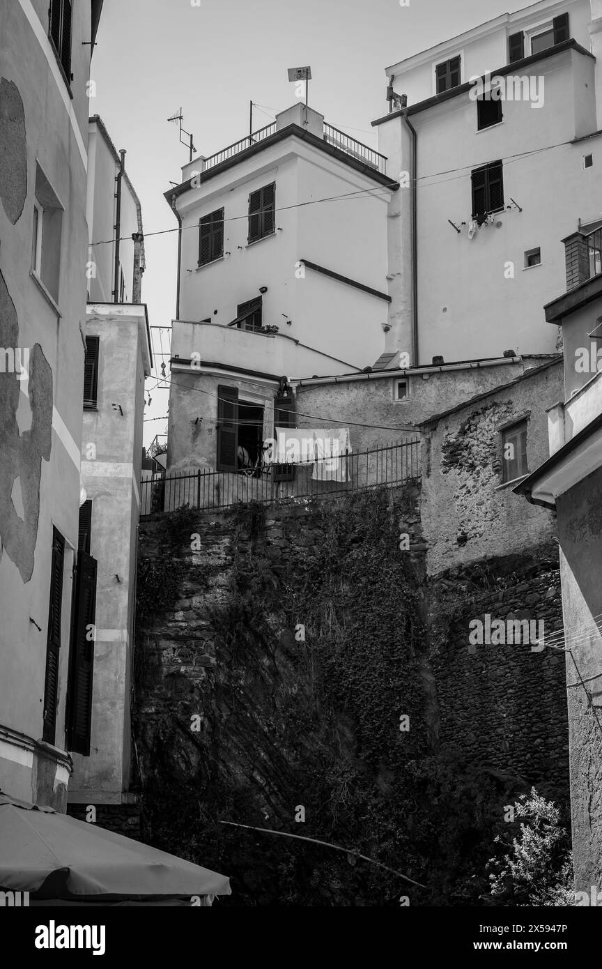 Magie des Cinque Terre. Des images intemporelles. Vernazza immergé dans la couleur des maisons et de la mer Banque D'Images