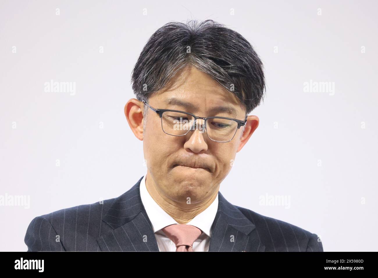 Tokyo, Japon. 8 mai 2024. Koji Sato, président de Toyota Motor, annonce le résultat financier de la société terminé en mars à Tokyo le mercredi 8 mai 2024. Toyota a affiché 5,35 trillions de yens pour le bénéfice d'exploitation, la première entreprise japonaise à marquer les 5 000 milliards de yens grâce à un yen faible. (Photo de Yoshio Tsunoda/AFLO) Banque D'Images