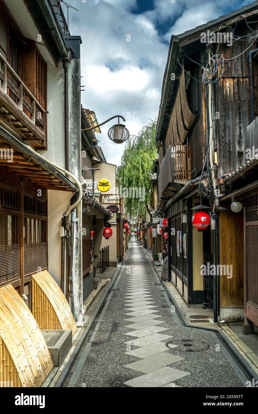 Pontocho à Kyoto, au Japon, le centre du quartier des divertissements avec de nombreux restaurants et bars populaires auprès des touristes Banque D'Images