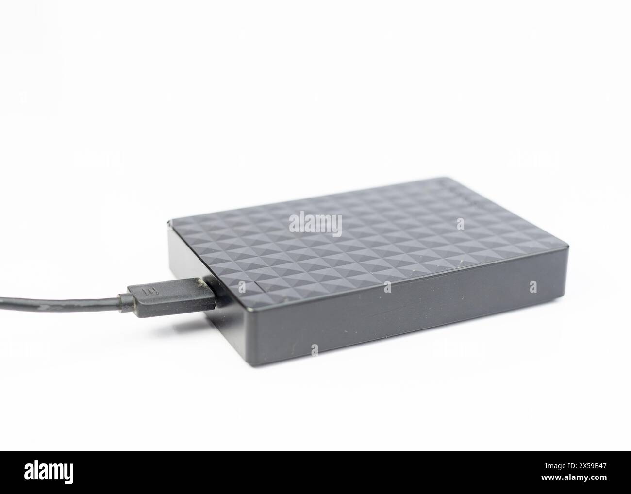 Disque dur externe isolé sur fond blanc avec espace de copie Banque D'Images