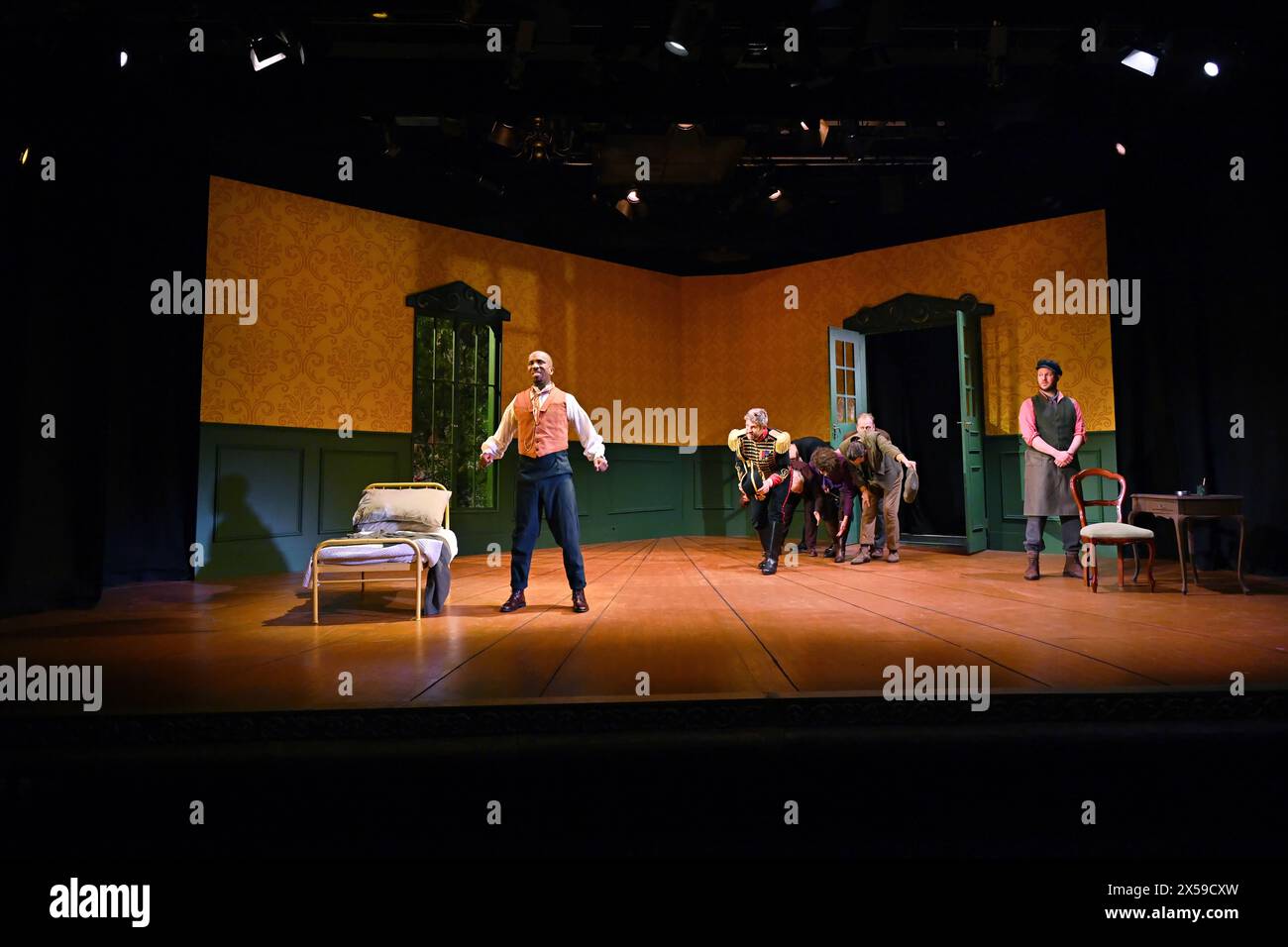 LONDRES, ANGLETERRE, Royaume-Uni - 07 MAI 2024 : Kiell Smith-Bynoe dans le rôle de Percy Fopdoodle Casts du Government Inspector, Marylebone Theatre, Rudolf Steiner House, Londres, Royaume-Uni. Crédit : Voir Li/Picture Capital/Alamy Live News Banque D'Images