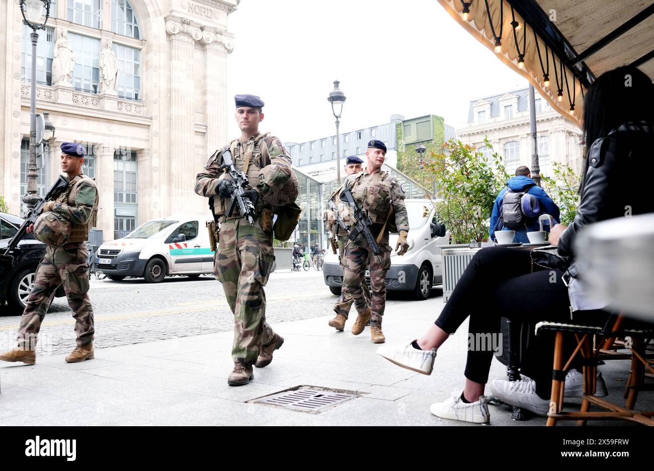 Police armée en patrouille dans le quartier de la Gare du Nord à Paris. Date de la photo : mercredi 8 mai 2024. Banque D'Images