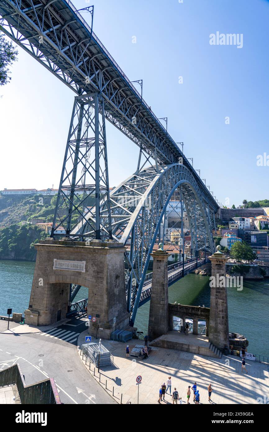 Ponte Luiz I. Pont à Porto Portugal sur le fleuve douro . Banque D'Images