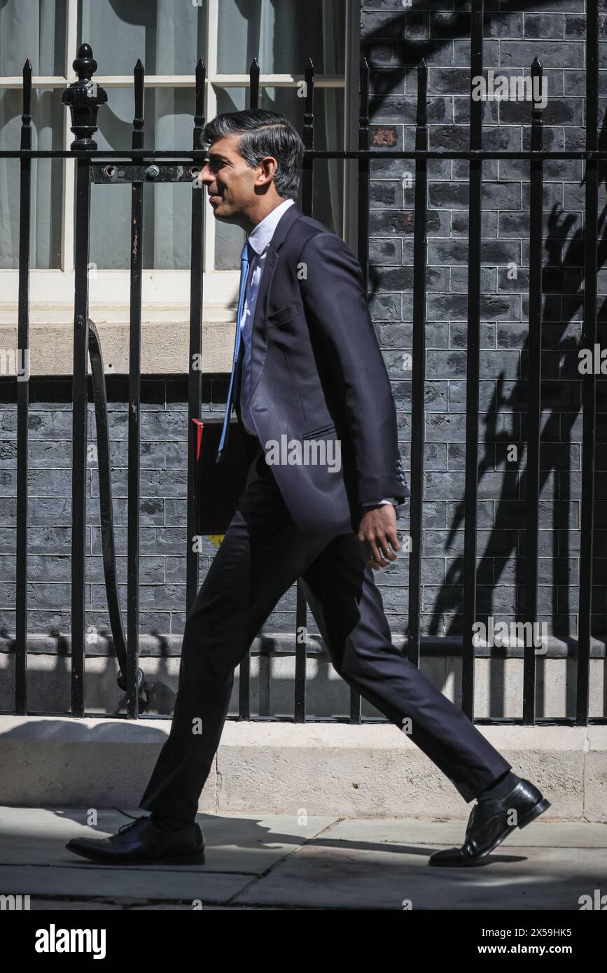 Londres, Royaume-Uni. 08 mai 2024. Rishi Sunak, député, premier ministre du Royaume-Uni, quitte le 10 Downing Street pour assister aux questions du premier ministre (PMQ) au Parlement aujourd'hui. Crédit : Imageplotter/Alamy Live News Banque D'Images