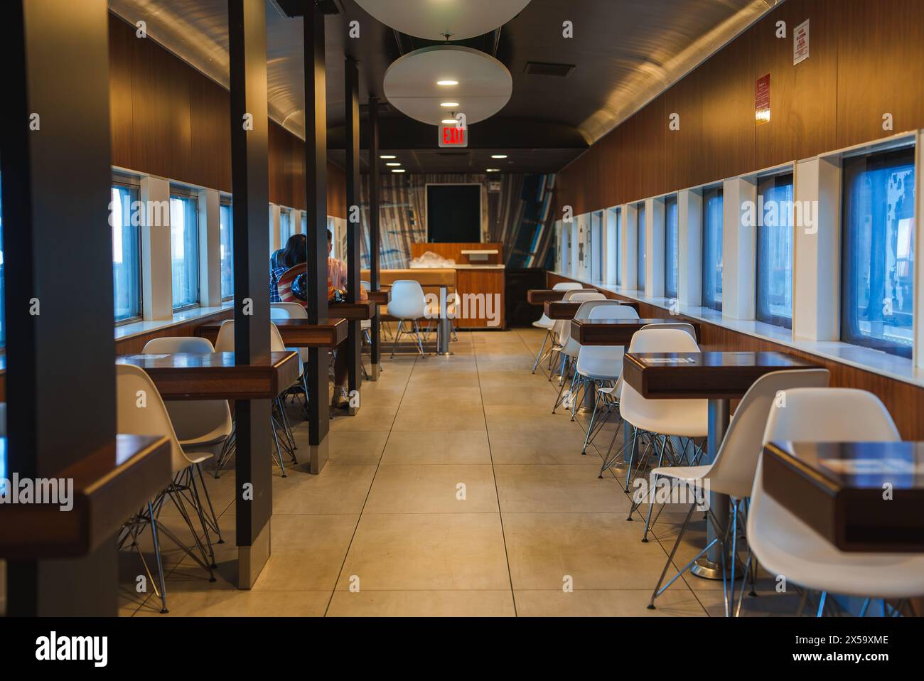 Intérieur de salle à manger à thème route 66 avec ambiance rétro moderne, Barstow, États-Unis Banque D'Images
