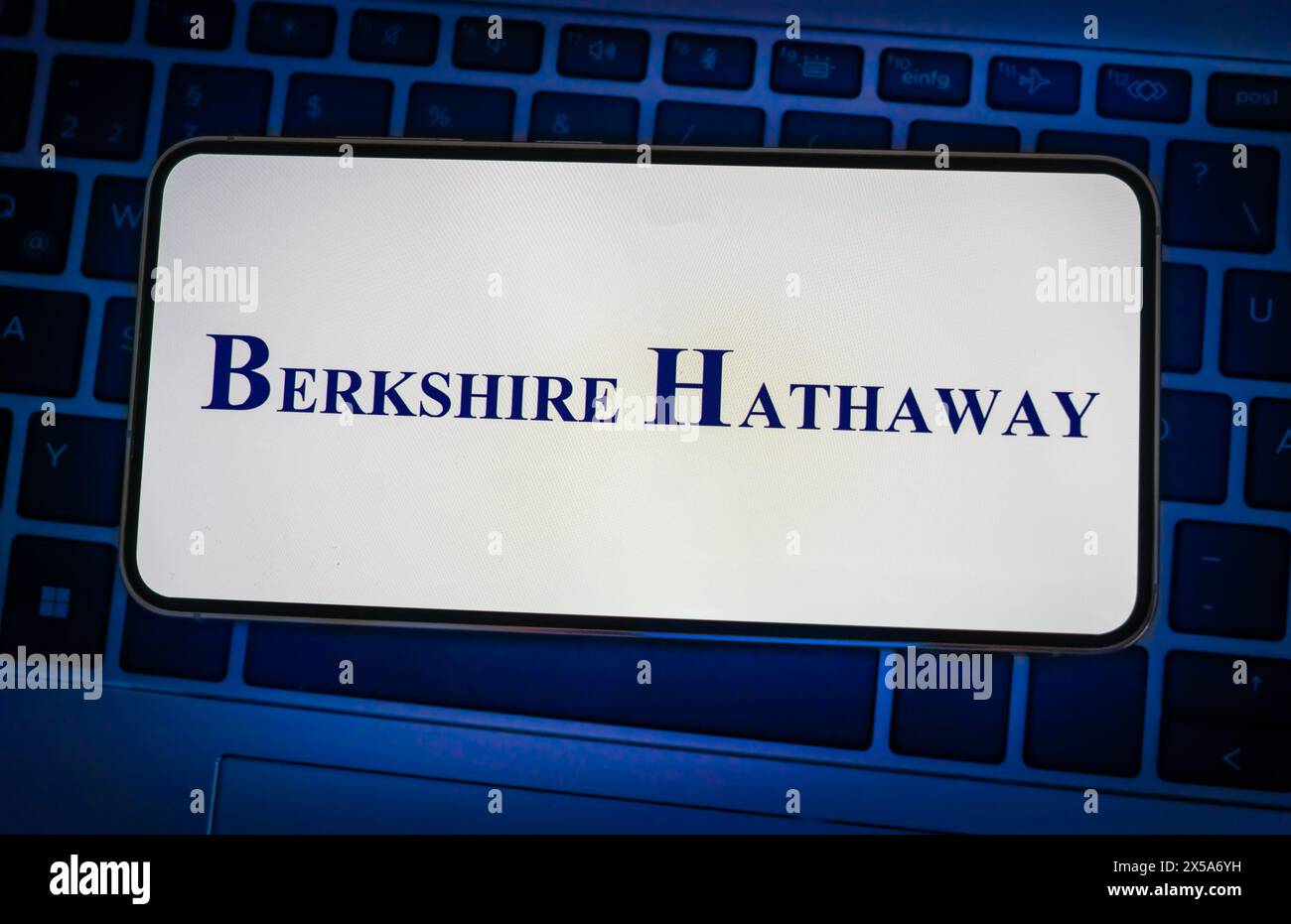 Logo de la société Berkshire Hathaway affiché sur un appareil mobile Banque D'Images