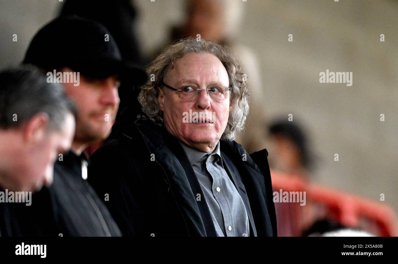 Pete Winkleman président de MK dons au Sky Bet EFL League deux play-offs demi-finale match de première manche entre Crawley Town et MK dons au Broadfield Stadium , Crawley , Royaume-Uni - 7 mai, 2024. Photo Simon Dack / images de téléobjectif. Usage éditorial exclusif. Pas de merchandising. Pour Football images, les restrictions FA et premier League s'appliquent inc. aucune utilisation d'Internet/mobile sans licence FAPL - pour plus de détails, contactez Football Dataco Banque D'Images
