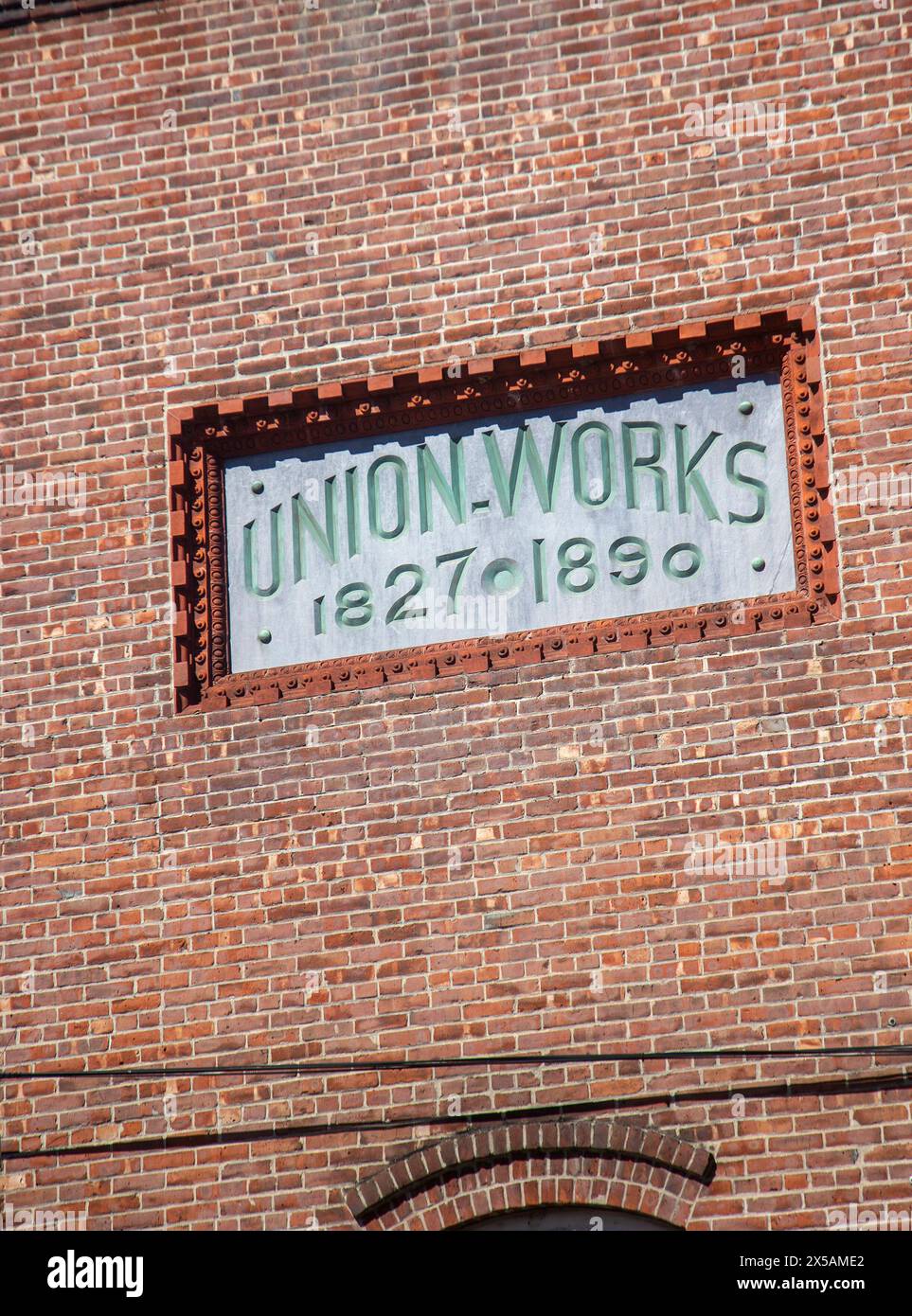 Signe daté sur le mur d'une usine à Patterson, New Jersey Banque D'Images