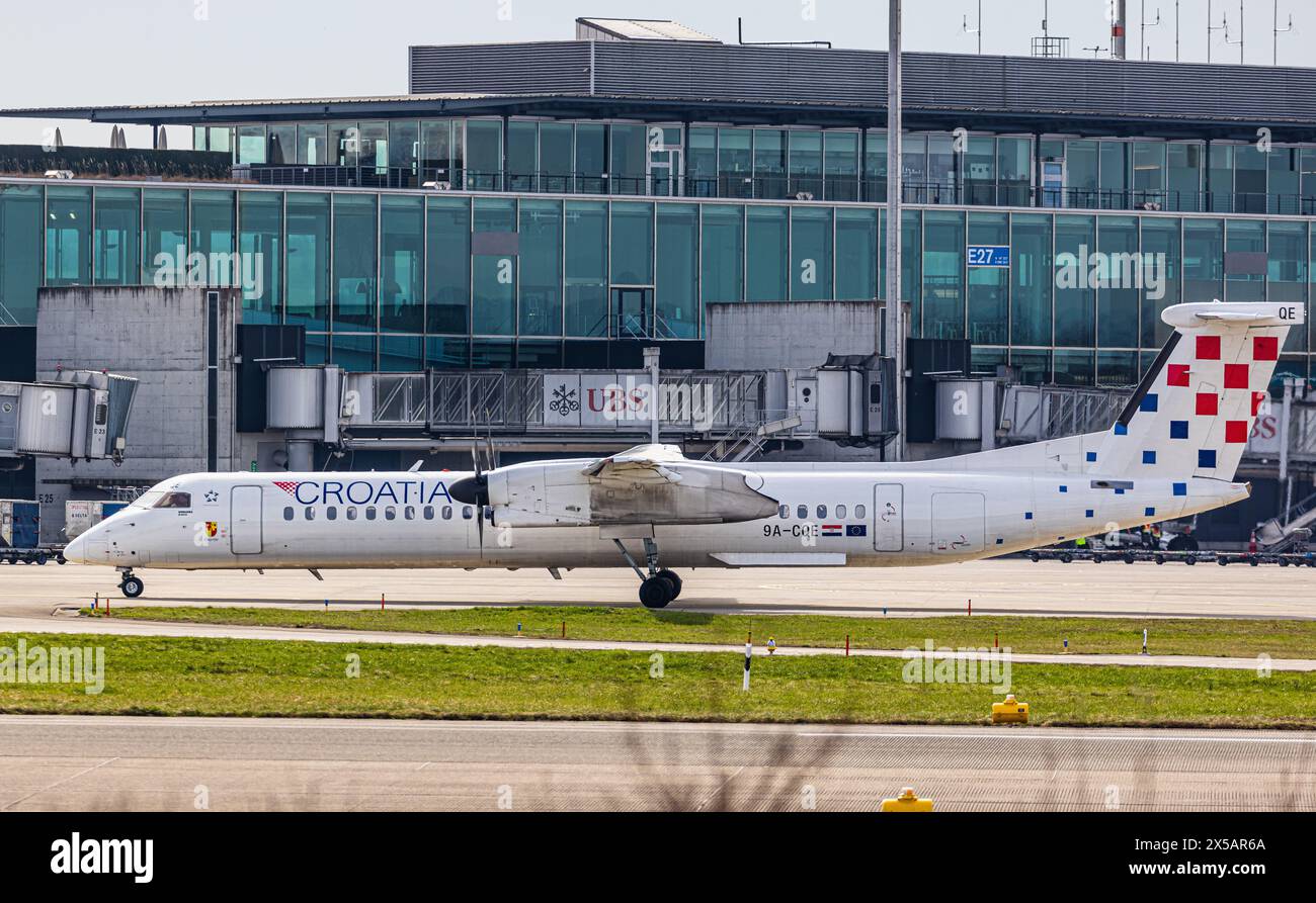 Un Bombardier Dash 8 Q400 de Croatia Airlines se rend en taxi jusqu’au terminal après l’atterrissage à l’aéroport de Zurich. Immatriculation 9A-CQE. (Zurich, Suisse, 10,03 Banque D'Images