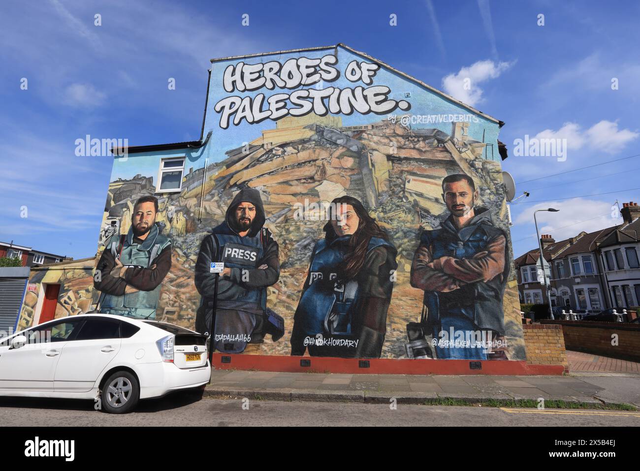 La murale « héros de la Palestine » à Redbridge, dans l'est de Londres, qui célèbre les journalistes de Gaza, au Royaume-Uni, peinte en signe de protestation contre la guerre en cours entre Israël et le Hamas, par le collectif artistique Creative Debuts. Banque D'Images