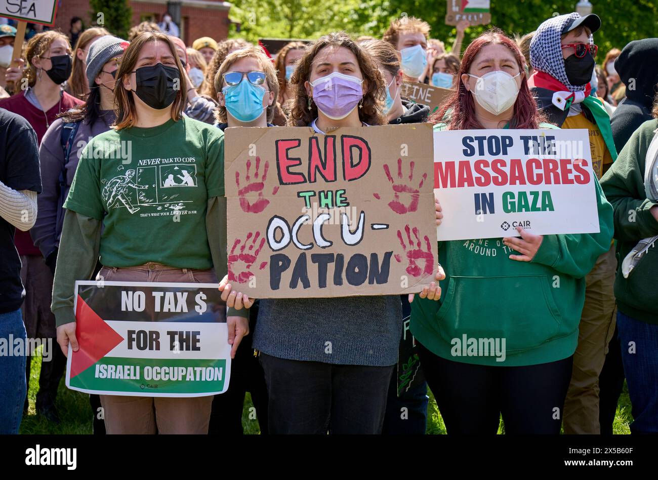 Des étudiants de l'Université de l'Oregon participent à une manifestation le 8 mai 2024 sur le campus d'Eugene, Oregon, en soutien à la population de Gaza. Banque D'Images