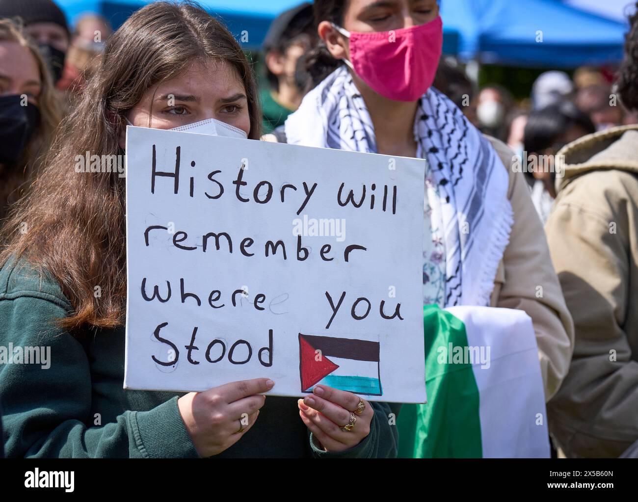 Des étudiants de l'Université de l'Oregon participent à une manifestation le 8 mai 2024 sur le campus d'Eugene, Oregon, en soutien à la population de Gaza. Banque D'Images