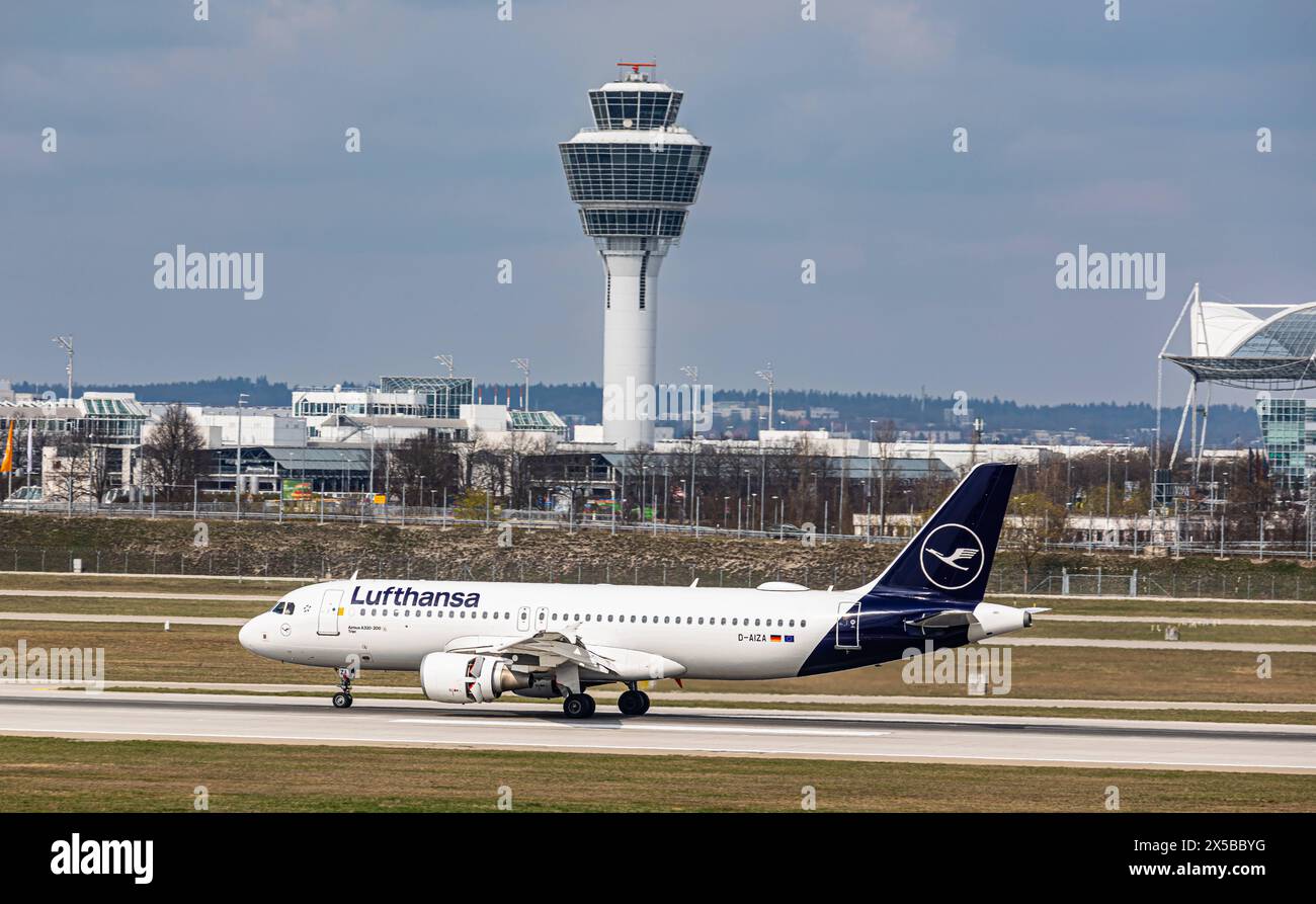 Lufthansa Ein Airbus A320-214 von Lufthansa startet von der Südstartbahn des Flughafen München. Enregistrement d-AIZA. München, Deutschland, 07.04.2023 *** Lufthansa un Airbus A320 214 de Lufthansa décolle de la piste sud de l'aéroport de Munich immatriculation d AIZA Munich, Allemagne, 07 04 2023 Banque D'Images