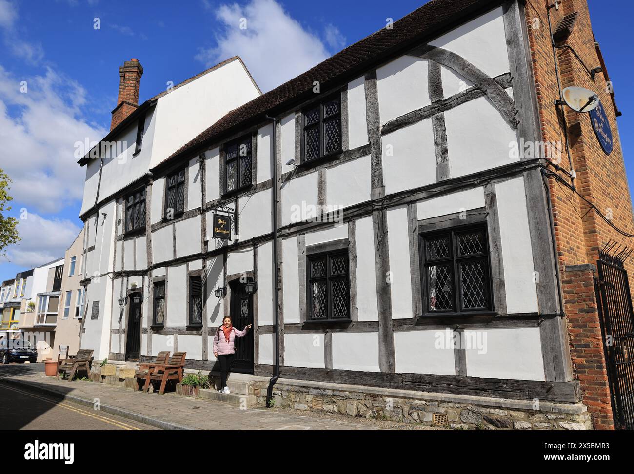 Pub Duke of Wellington sur Bugle Street, Southampton, dans un bâtiment historique avec des poutres en chêne datant de 1220, servant de vraies bières et de la nourriture traditionnelle. Banque D'Images