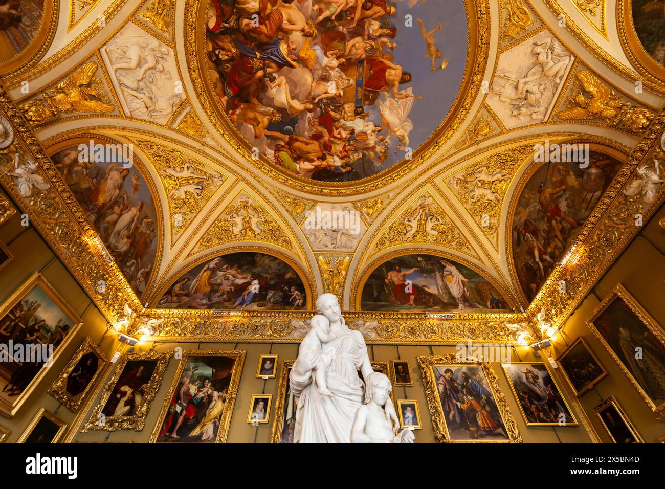 Florence, Italie - 29 juin 2023 : Palazzo Pitti - Pitti Palace destination voyage - intérieur du musée. Hall antique, collection Renaissance Banque D'Images