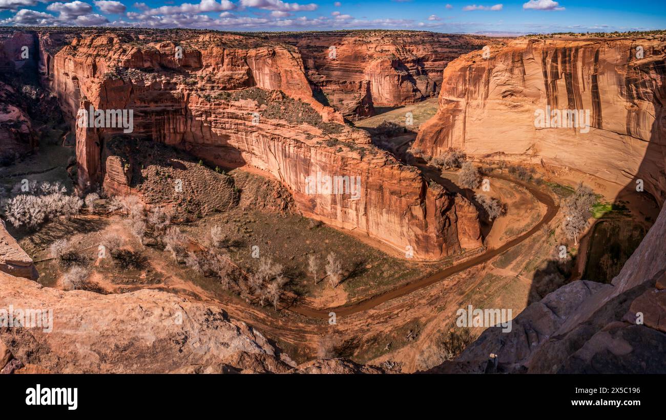 Canyon del Muerto depuis Antelope House Overlook, North Rim Drive, Canyon de Chelly National Monument, Chinle, Arizona. Banque D'Images