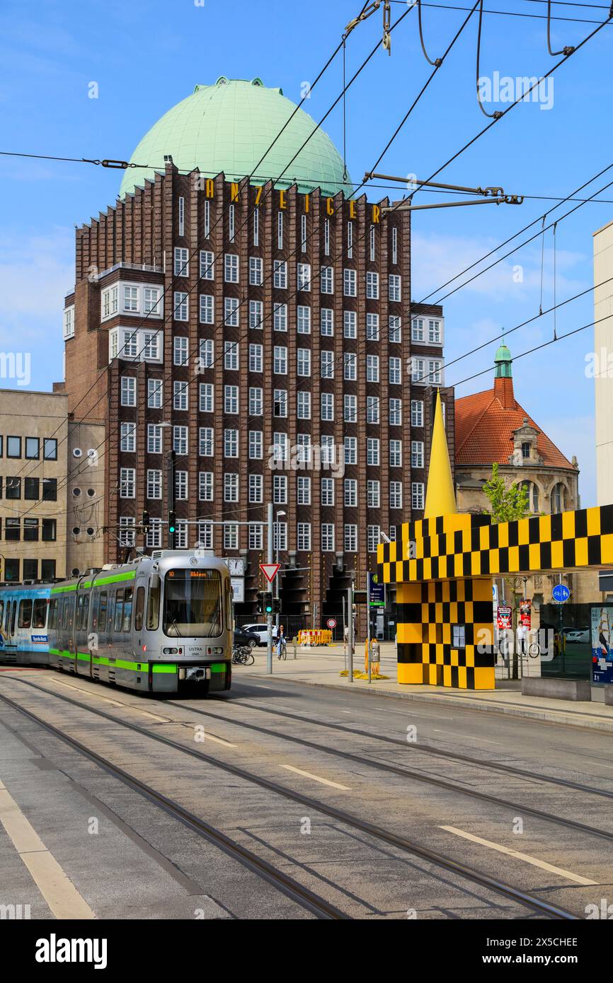 Tour Anzeiger dans le style expressionniste brique, l'un des premiers bâtiments de grande hauteur dans le Reich allemand et la station de métro Steintor, état Banque D'Images