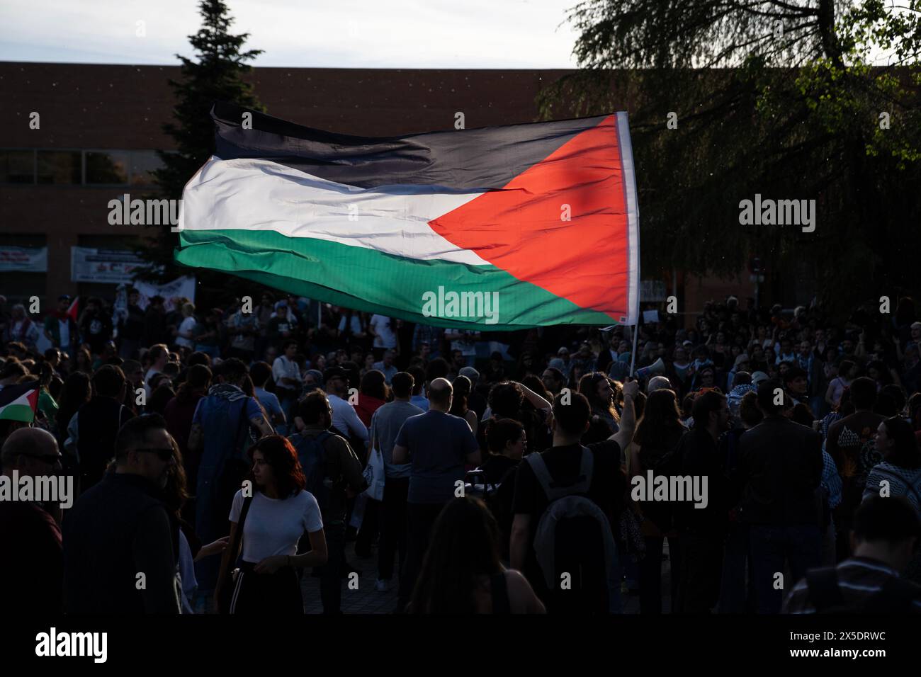 Des étudiants de l'Université Complutense de Madrid ont ouvert un campement de solidarité de Gaza sur le campus universitaire de Madrid, Espagne, le 7 mai 2024. Des campements similaires ont été lancés par des étudiants du monde entier pour protester contre le bombardement israélien de Gaza qui a tué des dizaines de milliers de personnes. © Craig Redmond Banque D'Images