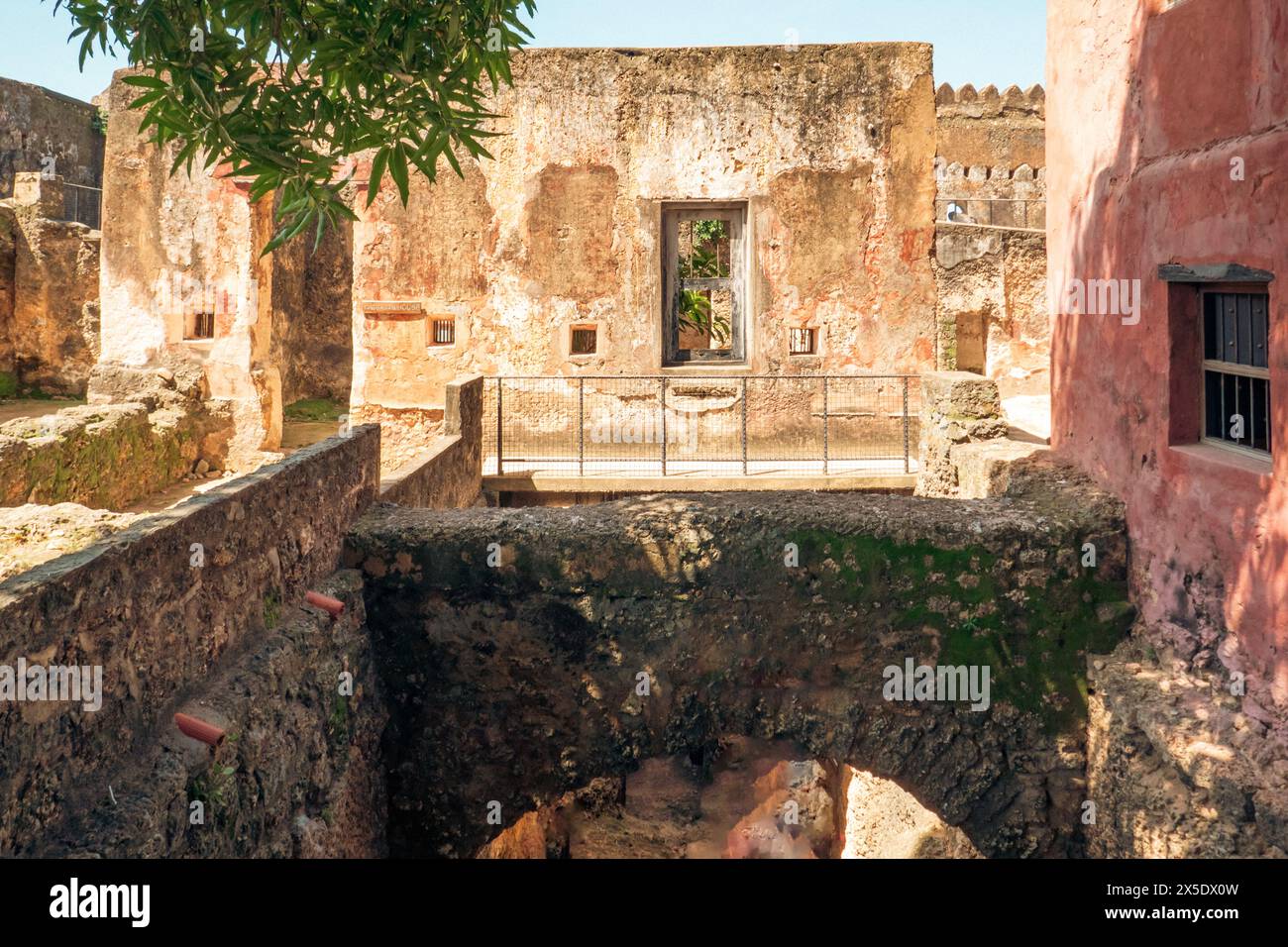 Vue sur les ruines du Fort Jesus, Mombasa Banque D'Images