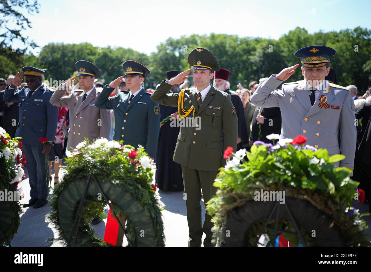 2024-05-09, Berlin, das Sowjetische Ehrenmal im Tiergarten. Straße des 17.Juni, Gedenken an das Ende des 2.Weltkrieg vor 79 Jahren. Militär ist vor Ort *** 2024 05 09,Berlin,le mémorial soviétique à Tiergarten Straße des 17 Juni, commémoration de la fin de la seconde Guerre mondiale il y a 79 ans L'armée est sur place Banque D'Images