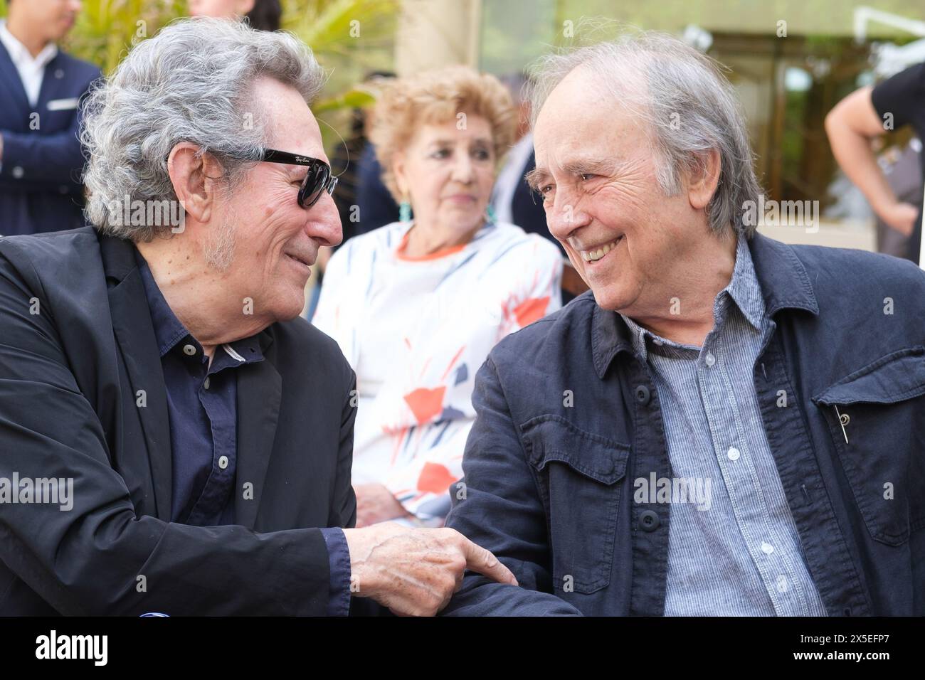 Miguel Rios et Joan Manuel Serrat lors de la remise de la Médaille d’honneur de la SGAE à Duo Dinamico, au siège de la SGAE à Madrid, le 9 mai 2024, Banque D'Images