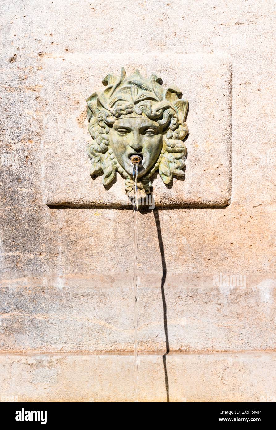 Ancienne fontaine publique dans la vieille ville de Valence, Espagne Banque D'Images
