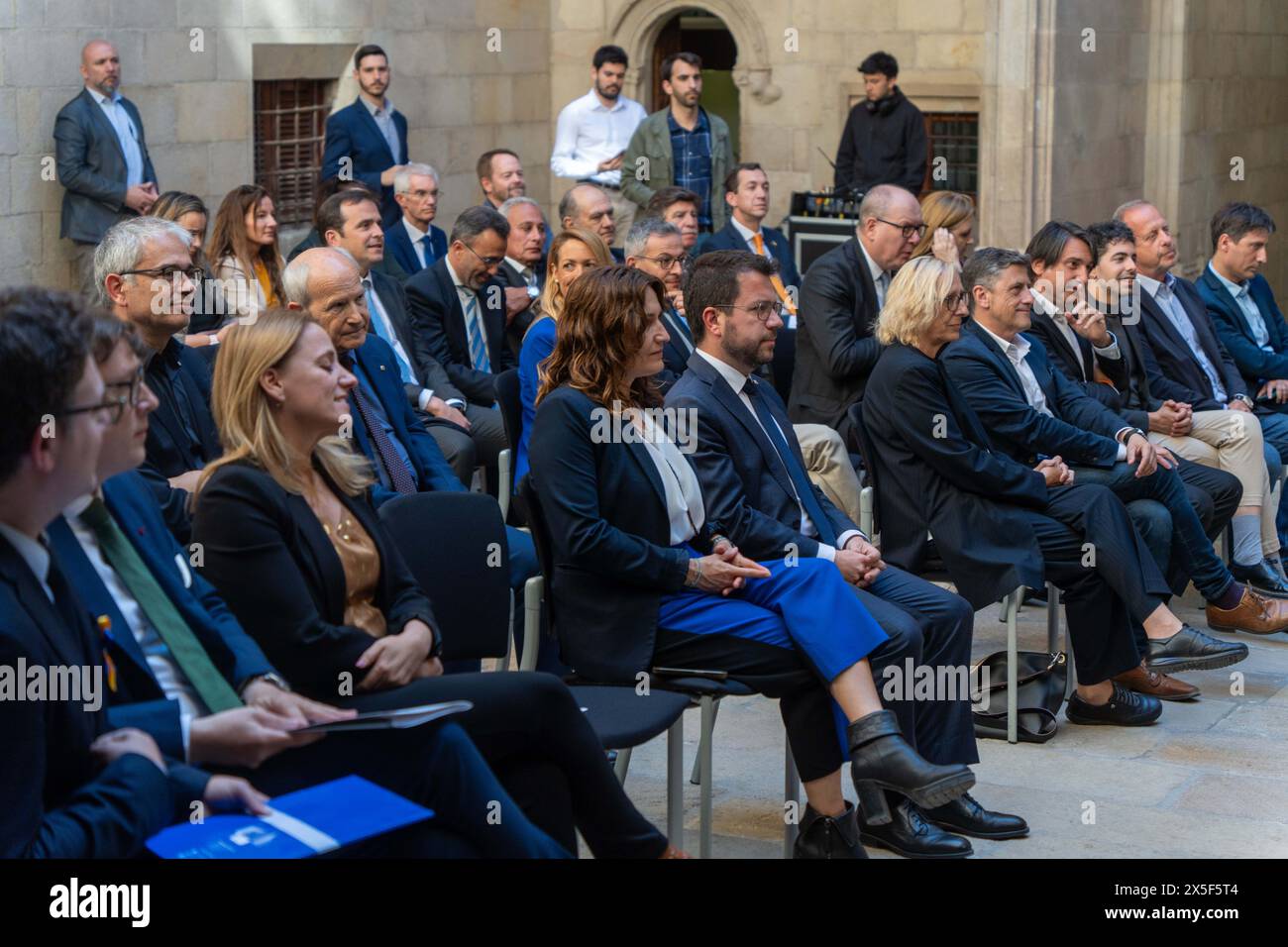 El govern de la Generalitat celea el Día de Europa en el Palau de la Generalitat con el cónsul de Bruselas, el encargado de la sede la UE y el Director de la Comisión Europea en Cataluña. Le gouvernement de la Generalitat célèbre la Journée de l'Europe au Palau de la Generalitat avec le consul de Bruxelles, le représentant du siège de l'UE et le directeur de la Commission européenne en Catalogne. Sur la photo : pere aragones, MERITXELL SERRET News Politics -Barcelone, Espagne jeudi 9 mai 2024 (photo par Eric Renom/LaPresse) Banque D'Images