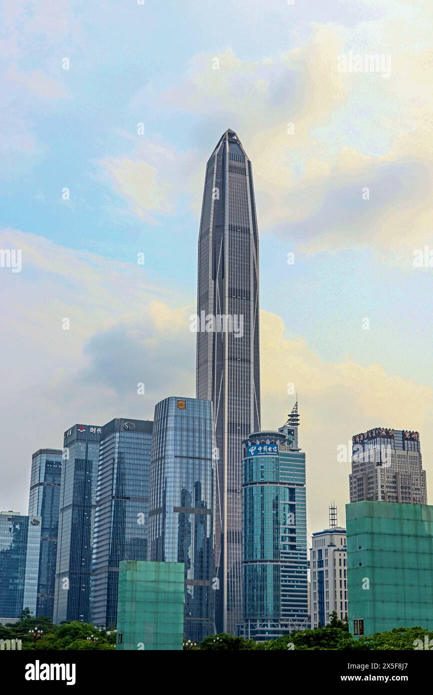 Shenzhen, Chine. 09 mai 2024. Une vue de la tour KingKey 100 est vue à Shenzhen, province du Guangdong, Chine, le 8 mai 2024. (Photo de Costfoto/NurPhoto) crédit : NurPhoto SRL/Alamy Live News Banque D'Images