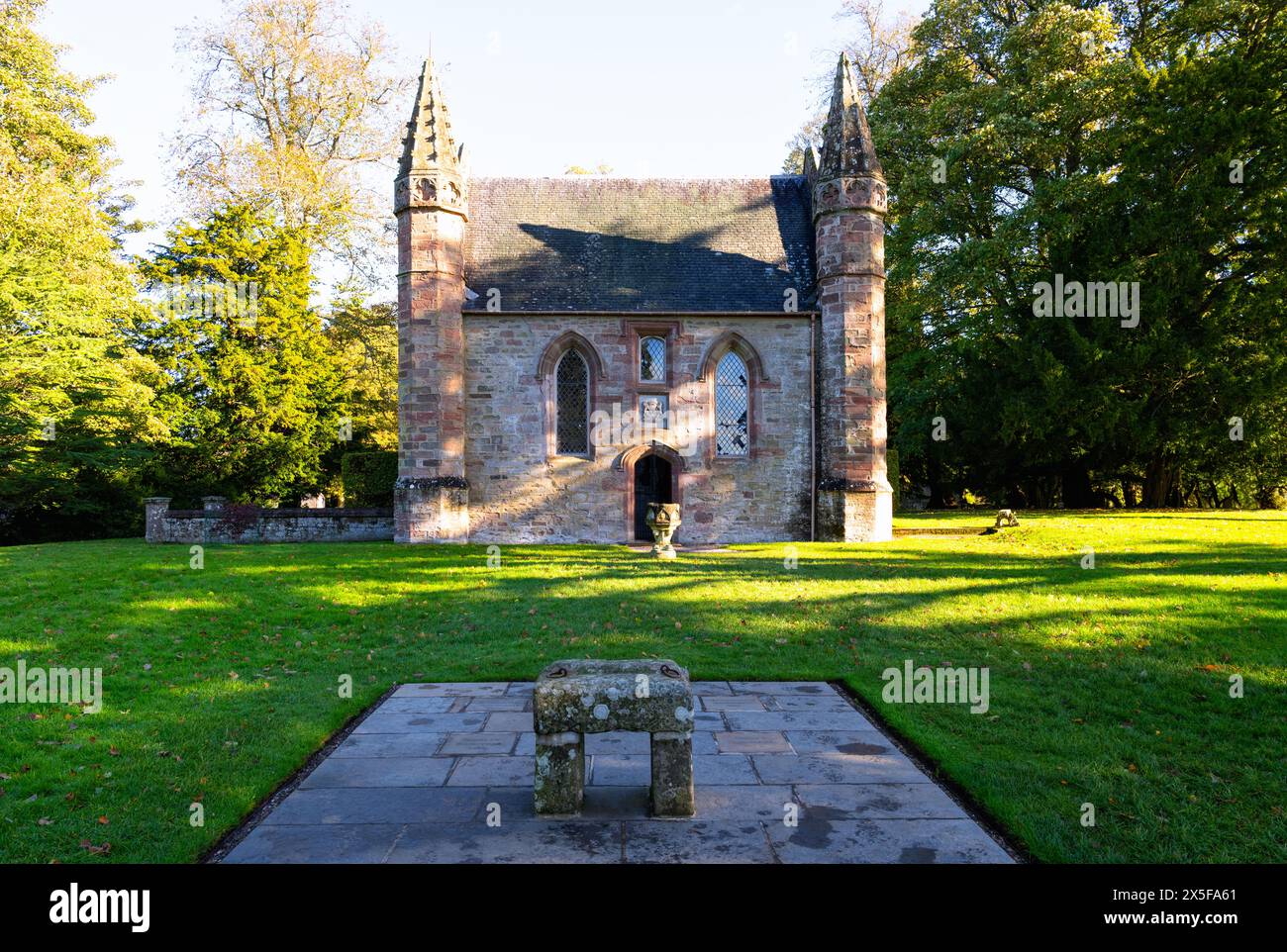 Chapelle sur la colline de Moot, la colline où les rois écossais ont été couronnés jusqu'en 1296, Scone Palace, Perthshire, Highlands, Écosse Banque D'Images