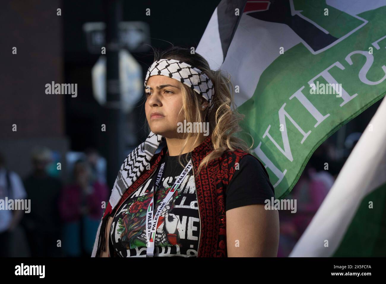 Portland, États-Unis. 08 mai 2024. Les manifestants pro-palestiniens se rassemblent devant une réunion de la Commission du comté de Multnomah le 8 mai 2024 à Portland, Oregon, pour protester contre ce qu'ils affirment être l'investissement du comté de Multnomah avec Amazon ; ils affirment que la société est pro-sioniste. (Photo de John Rudoff/Sipa USA) crédit : Sipa USA/Alamy Live News Banque D'Images