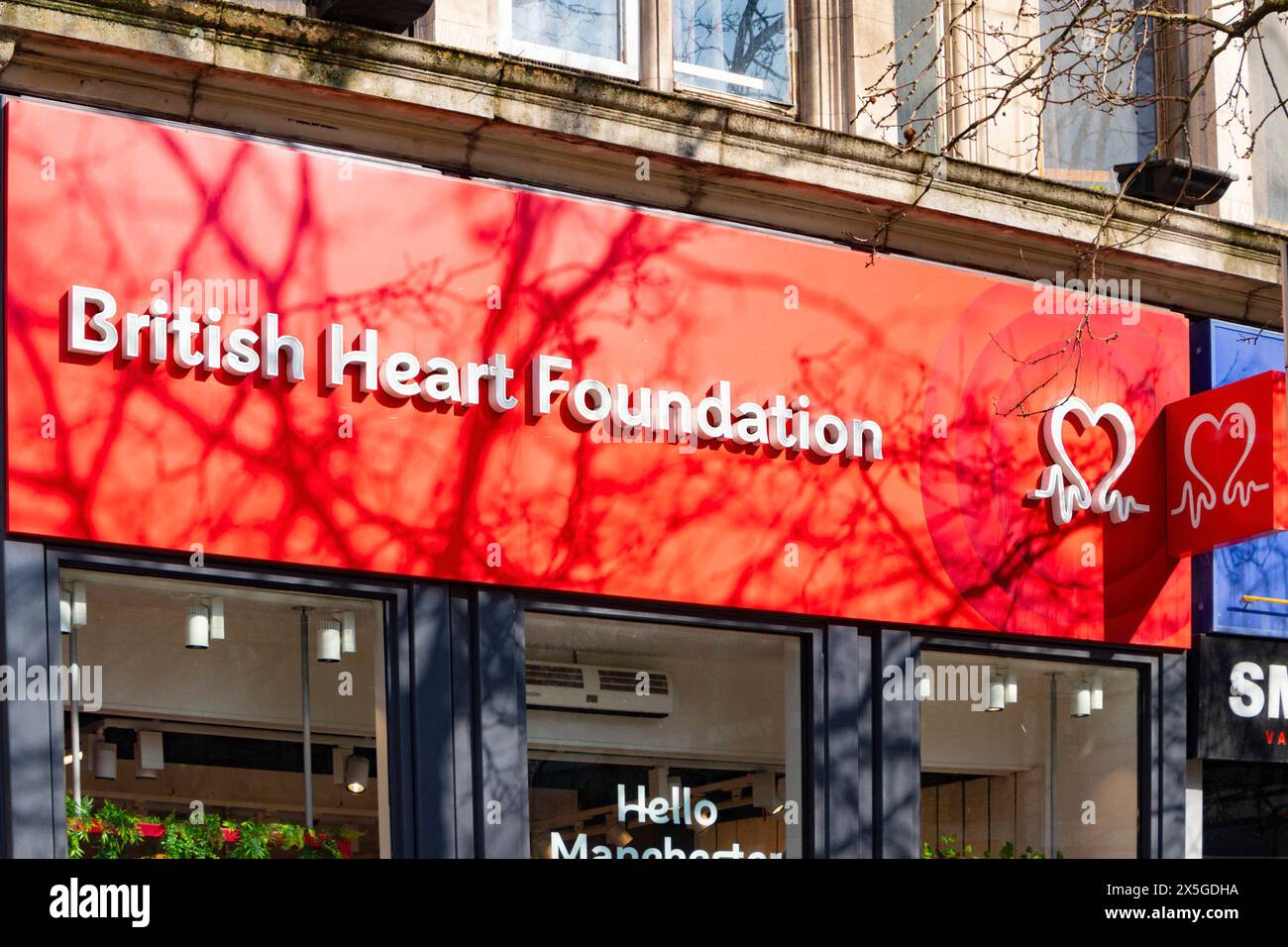 La fondation british Heart BHF signe au-dessus de la boutique de charité à manchester royaume-uni Banque D'Images