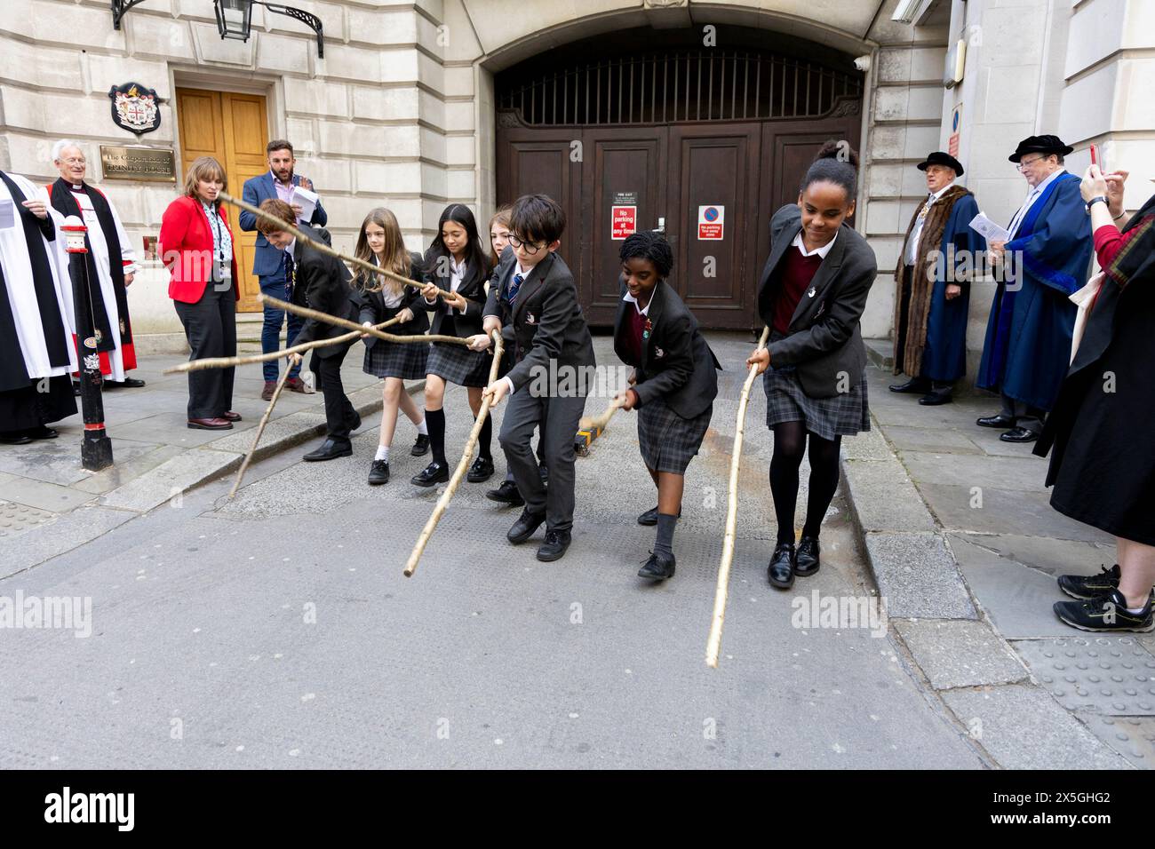 Londres, Royaume-Uni, 09/05/2024, All Hallows by the Tower Beating the Bounds Ceremony 2024Credit:Chrysoulla Rosling/Alamy Live News Banque D'Images