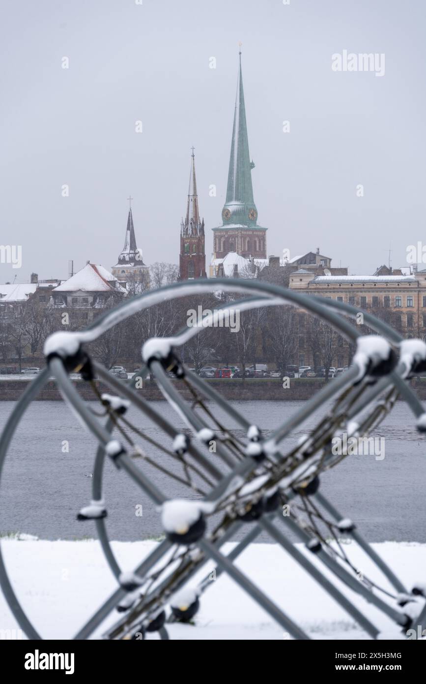 Cathédrale Saint-Jacques dans la neige, cathédrale Saint-Jacques, Riga, Lettonie Banque D'Images