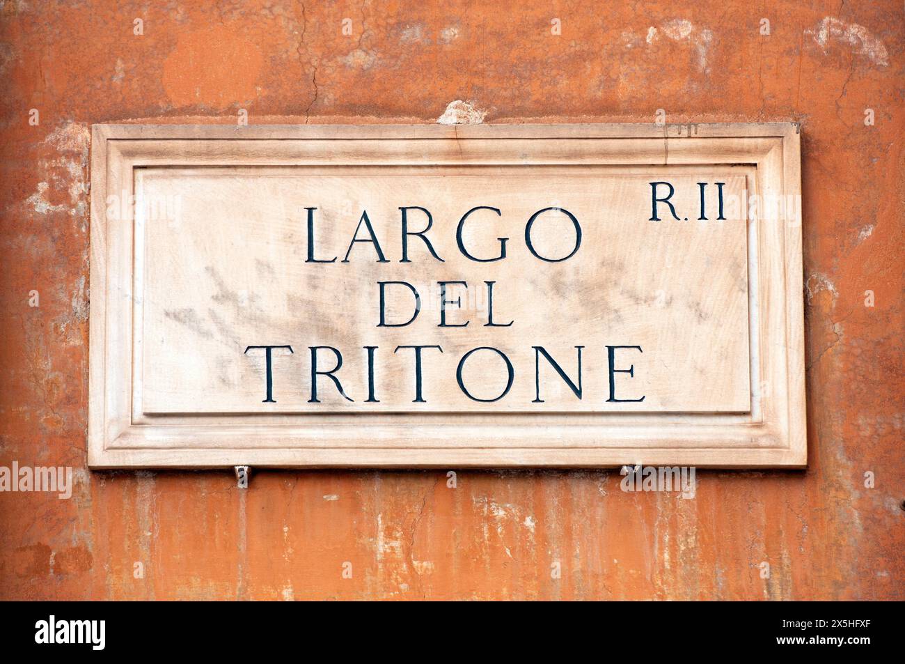 Panneau de rue en marbre Largo del Tritone, Rome, Latium, Italie Banque D'Images