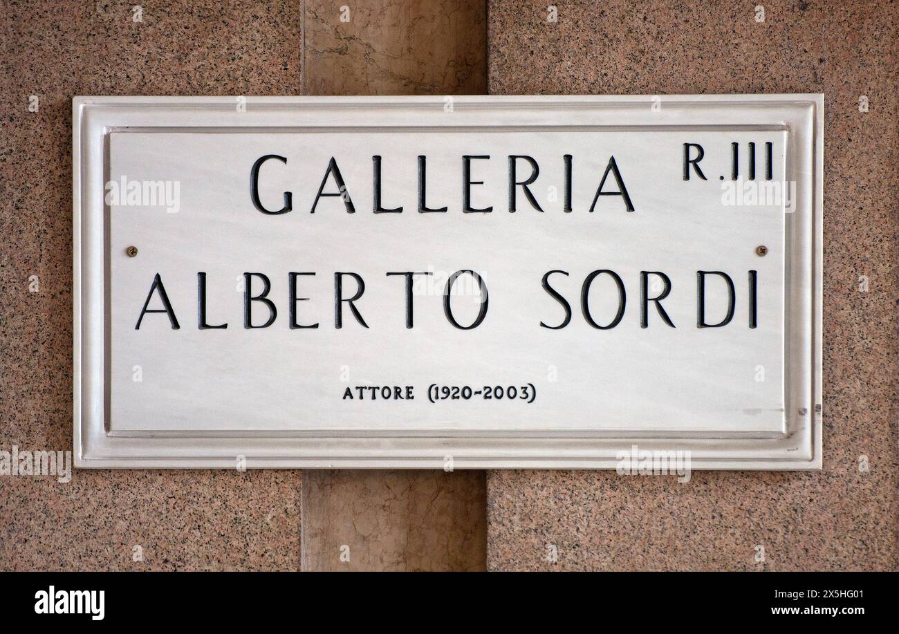 Alberto Sordi Gallery plaque, Piazza Colonna, Rome, Latium, Italie Banque D'Images