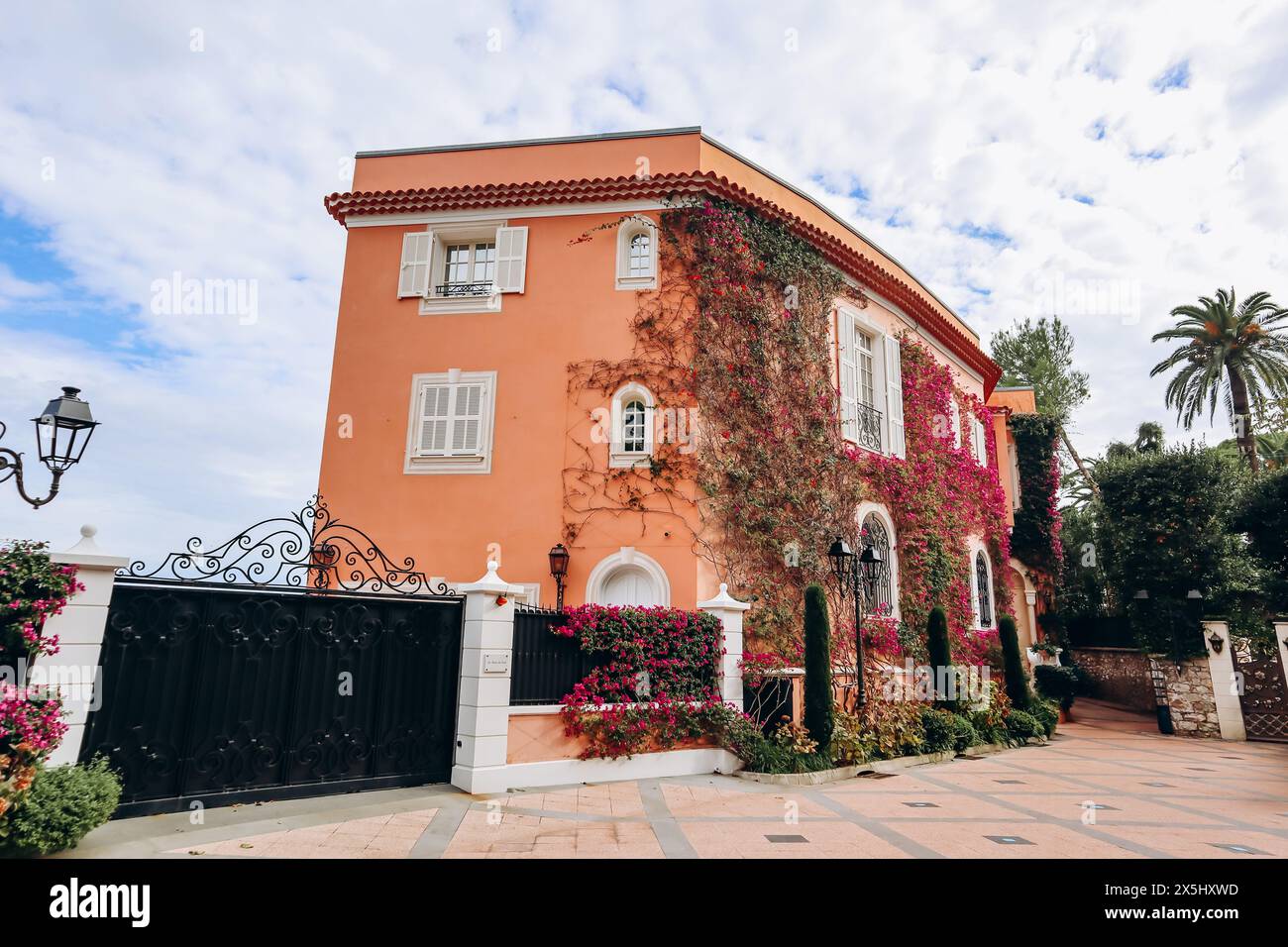 Magnifique bâtiment historique sur la presqu'île de Saint Jean Cap Ferrat, dans le sud de la France Banque D'Images