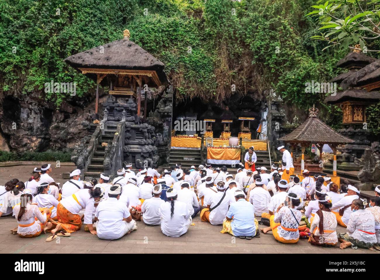 Goa Lawah est l'un des temples les plus importants de Bali. Doté d'un complexe construit autour d'une ouverture de grotte qui est habitée par des hordes de chauves-souris. (Usage éditorial uniquement) Banque D'Images