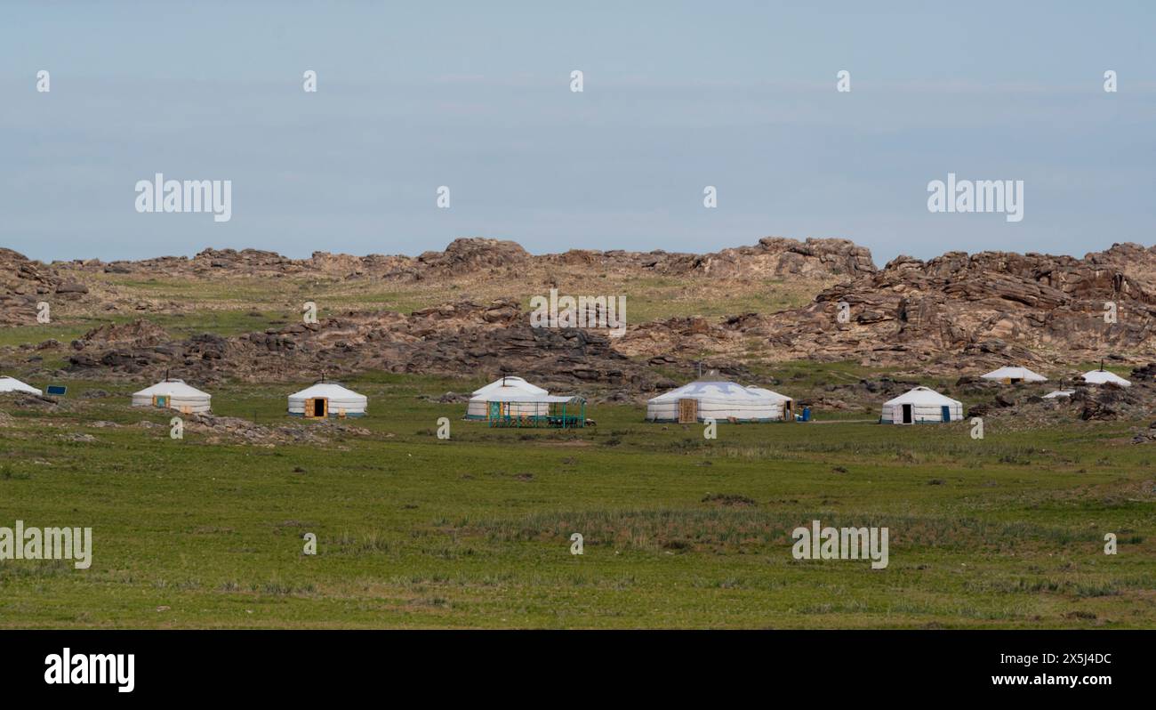 Asie, Mongolie, désert oriental de Gobi. Un camp typique avec des Gers. Banque D'Images