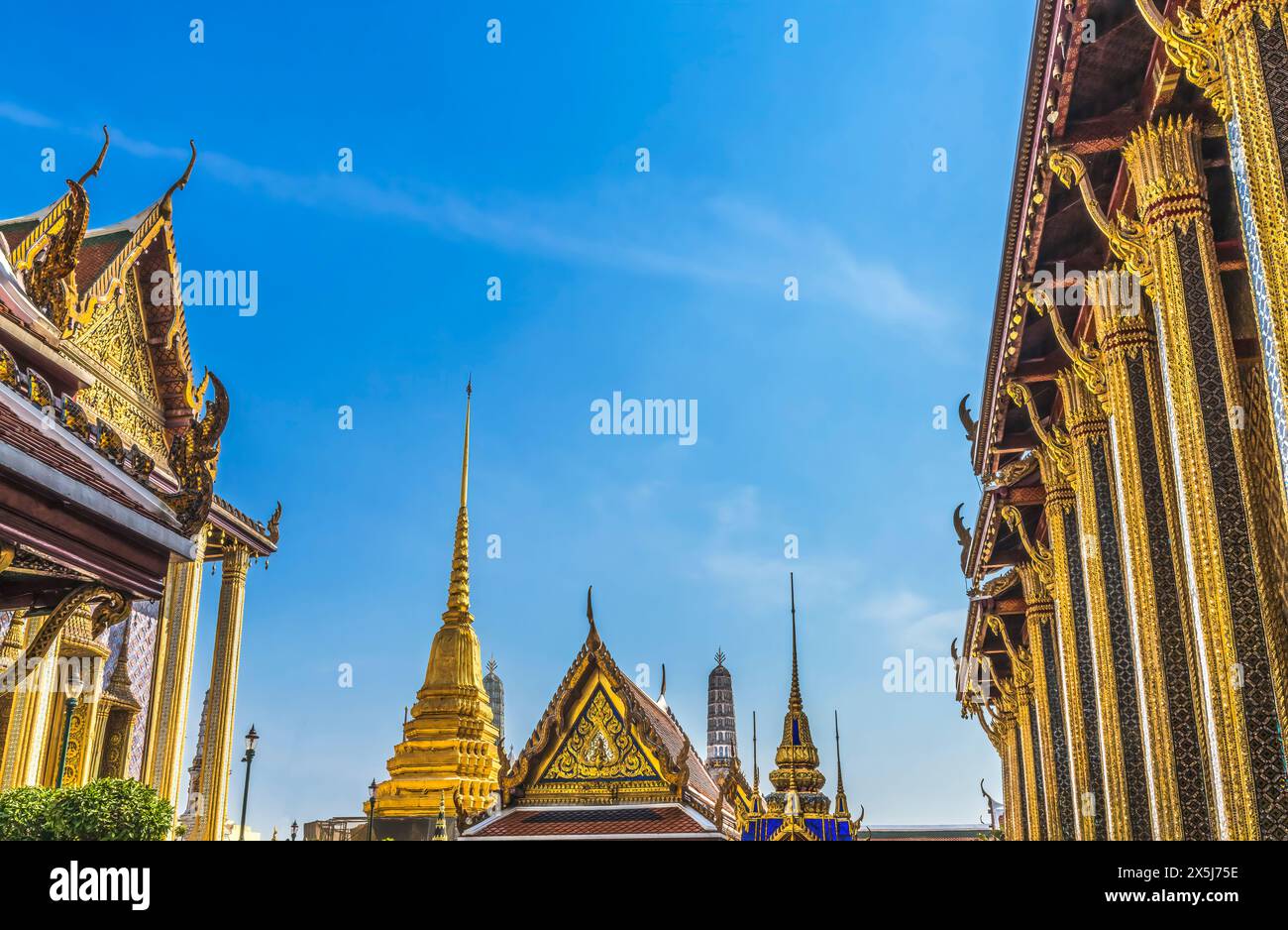 Courtyard Emerald Buddha Temple, Wat Phra Kaew, Bangkok, Thaïlande. Palace a été la maison du roi de Thaïlande de 1782 à 1925 Banque D'Images