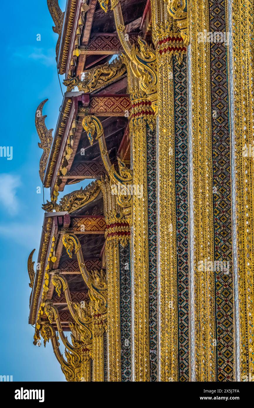 Détails Emerald Buddha Temple, Wat Phra Kaew, Bangkok, Thaïlande. Palace a été la maison du roi de Thaïlande de 1782 à 1925 Banque D'Images